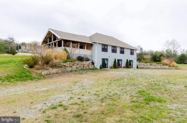 30 CLARA LN, Berkeley Springs, WV 25411