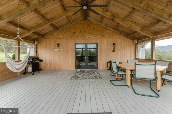 30 CLARA LN, Berkeley Springs, WV 25411