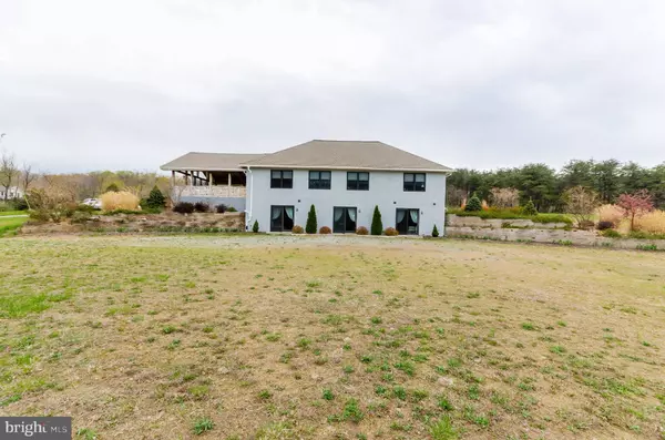 30 CLARA LN, Berkeley Springs, WV 25411