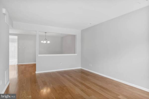 9 LAVISTER DR, Mount Laurel, NJ 08054