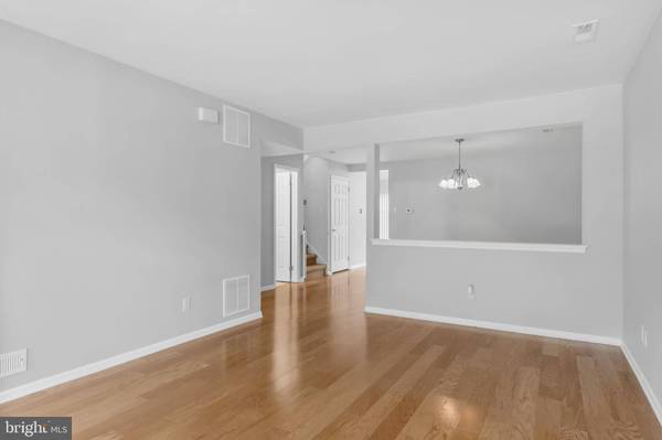 9 LAVISTER DR, Mount Laurel, NJ 08054