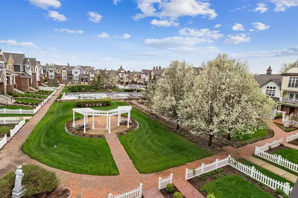 4125 Royal Mews CIR, Naperville, IL 60564