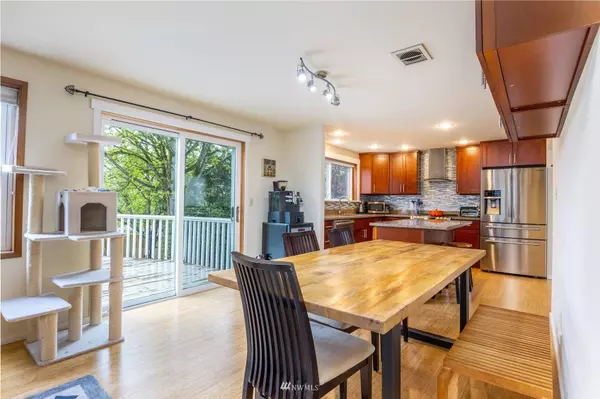 14118 NE 85th CT, Redmond, WA 98052