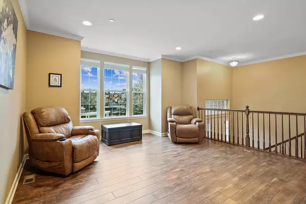 4125 Royal Mews CIR, Naperville, IL 60564