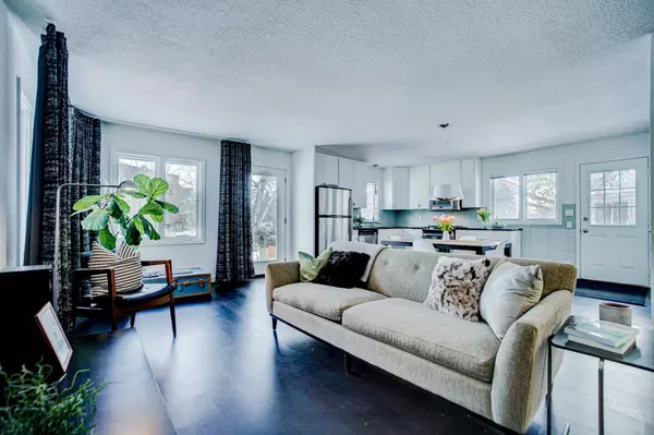 2350 Bayless PL, Saint Paul, MN 55114