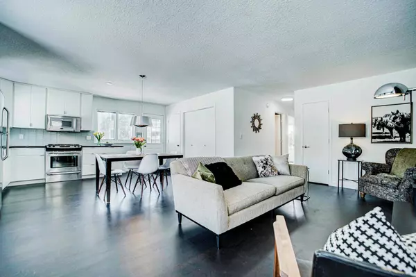 2350 Bayless PL, Saint Paul, MN 55114