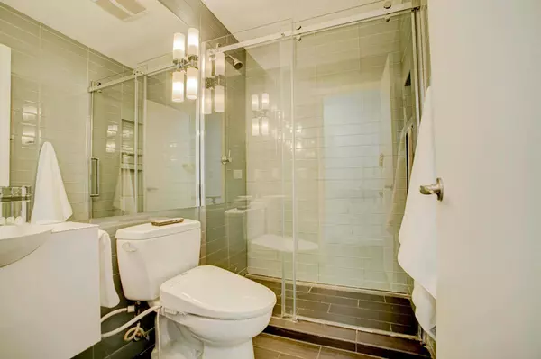 2350 Bayless PL, Saint Paul, MN 55114