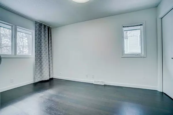 2350 Bayless PL, Saint Paul, MN 55114