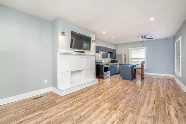 216 N Estelle St, Wichita, KS 67214