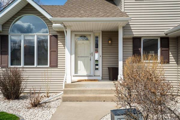 16229 Harmony PATH, Lakeville, MN 55044