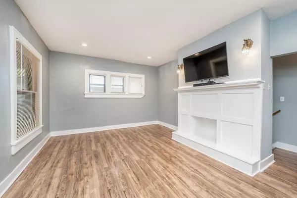 216 N Estelle St, Wichita, KS 67214