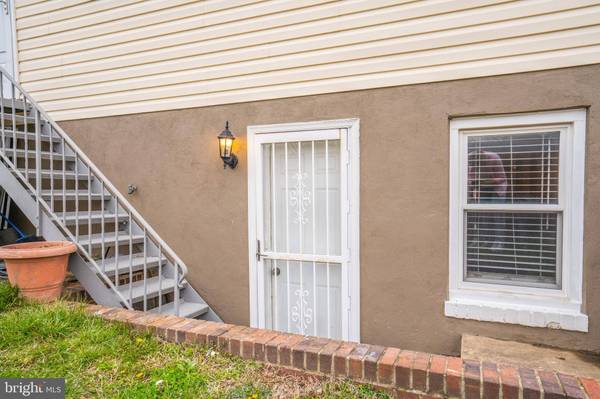 1740 N CULPEPER ST, Arlington, VA 22207