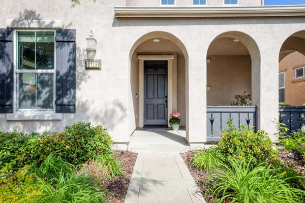 3129 Village Center Dr, Roseville, CA 95747