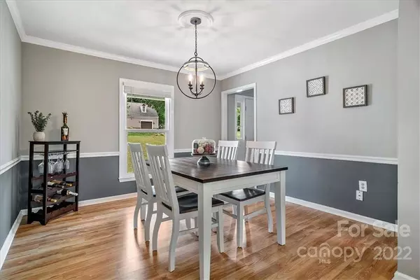 2715 Heidleburg LN, Charlotte, NC 28210