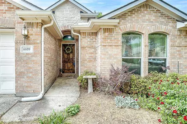 6609 Chalk River Drive, Fort Worth, TX 76179
