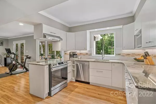 2715 Heidleburg LN, Charlotte, NC 28210