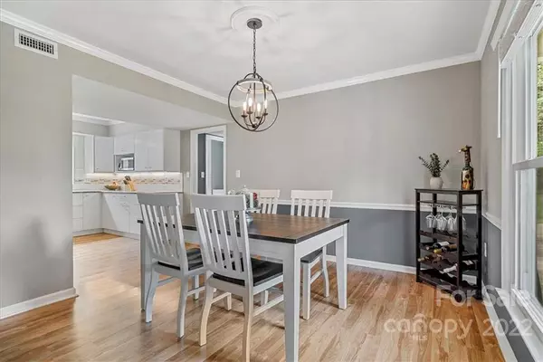 2715 Heidleburg LN, Charlotte, NC 28210