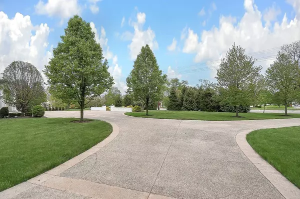 4181 Kenny Road, Columbus, OH 43220
