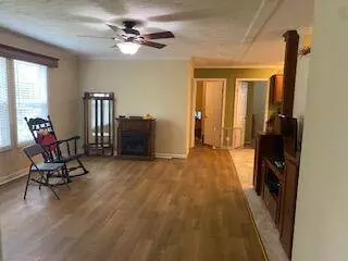 379 Mayking LOOP, Whitesburg, KY 41858