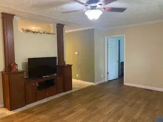 379 Mayking LOOP, Whitesburg, KY 41858