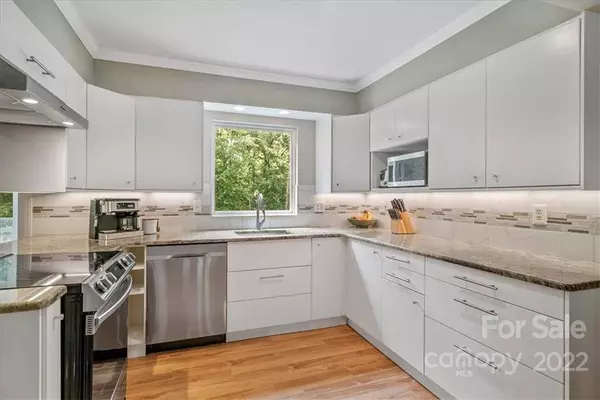 2715 Heidleburg LN, Charlotte, NC 28210