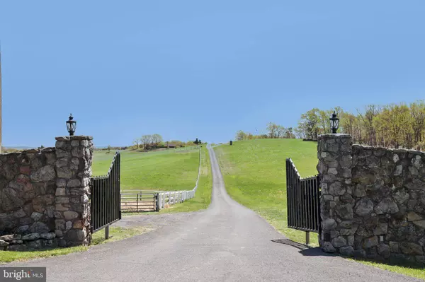 9389 KNOBLEY RD, Keyser, WV 26726