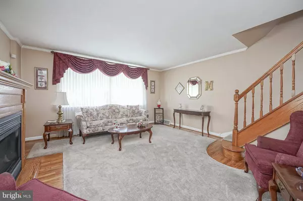 2123 VISTA ST, Philadelphia, PA 19152