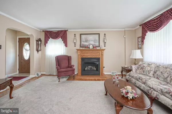 2123 VISTA ST, Philadelphia, PA 19152