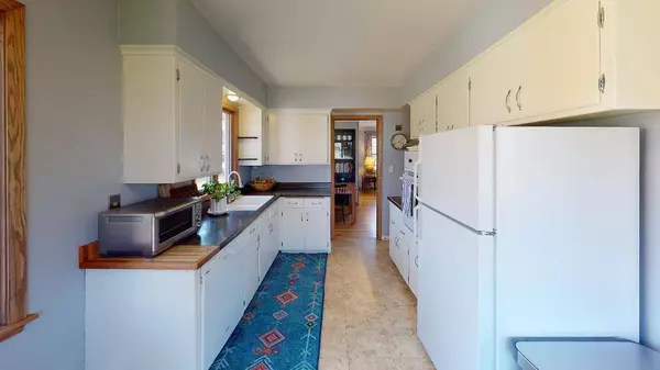 920 Cypress ST S, Cambridge, MN 55008