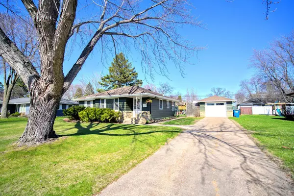 920 Cypress ST S, Cambridge, MN 55008