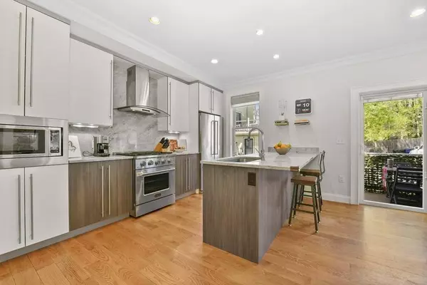 8 Cheshire #8, Boston, MA 02130