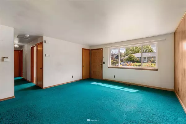 1215 Queen AVE NE, Renton, WA 98056