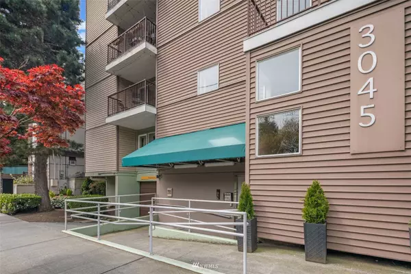 3045 20th AVE W #203, Seattle, WA 98199