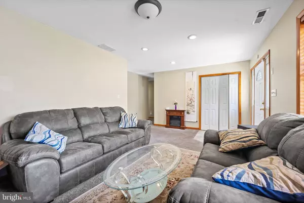 3601 WINDSOR DR, Bensalem, PA 19020