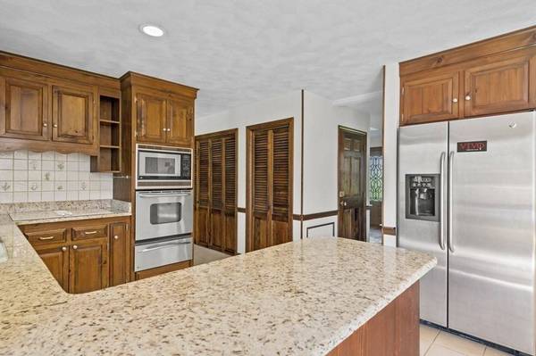 1 Island Way, Andover, MA 01810