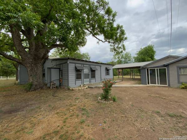 19290 FM 463, Devine, TX 78016-4000