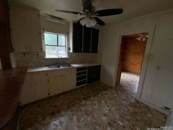 19290 FM 463, Devine, TX 78016-4000