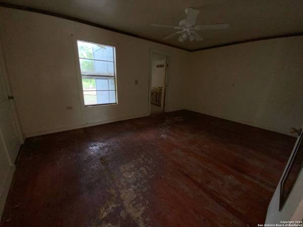 19290 FM 463, Devine, TX 78016-4000