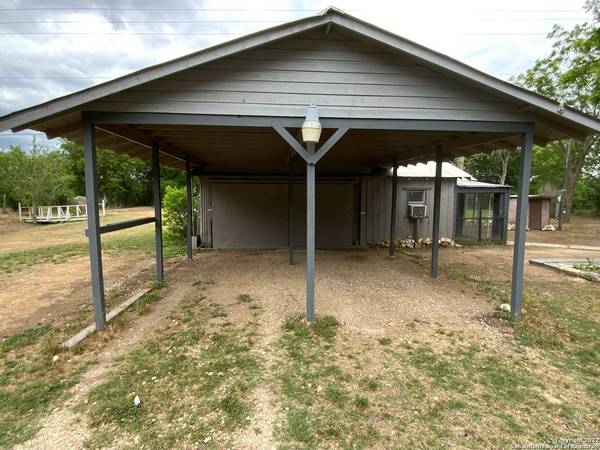 19290 FM 463, Devine, TX 78016-4000