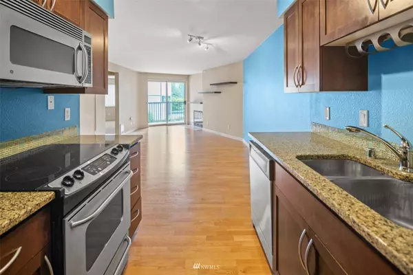 3045 20th AVE W #203, Seattle, WA 98199