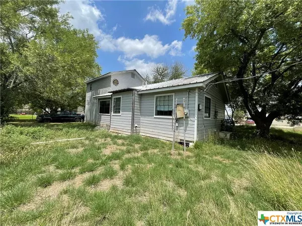 5026 Golden Leaf LN, San Marcos, TX 78666