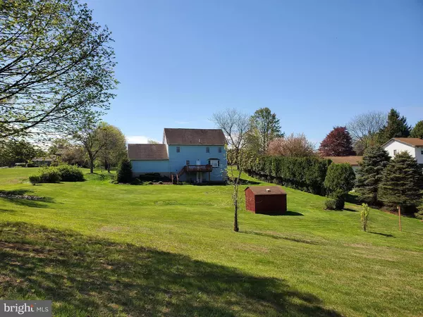 1925 FAWN LN, Hellertown, PA 18055