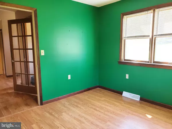 1925 FAWN LN, Hellertown, PA 18055