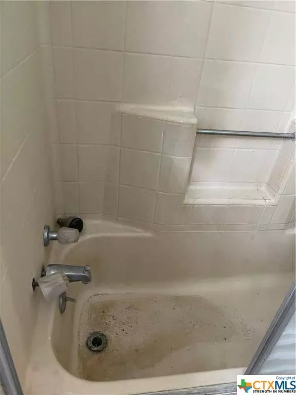 5026 Golden Leaf LN, San Marcos, TX 78666