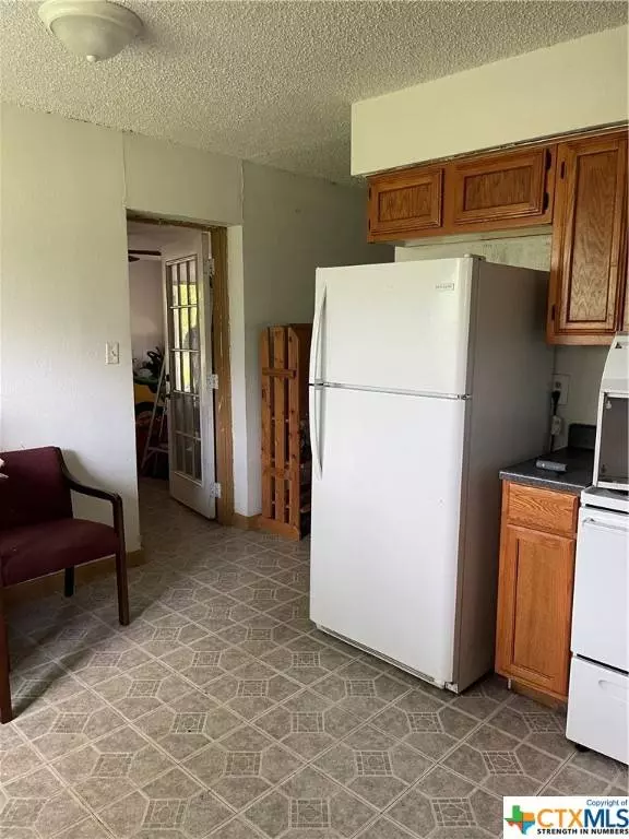 5026 Golden Leaf LN, San Marcos, TX 78666