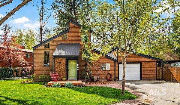 2411 W Compass Dr, Boise, ID 83702