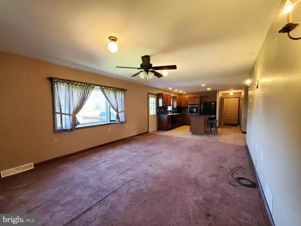 1925 FAWN LN, Hellertown, PA 18055