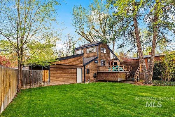 2411 W Compass Dr, Boise, ID 83702