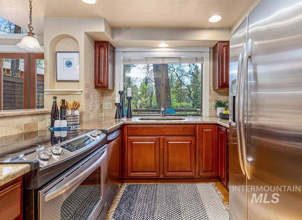 2411 W Compass Dr, Boise, ID 83702