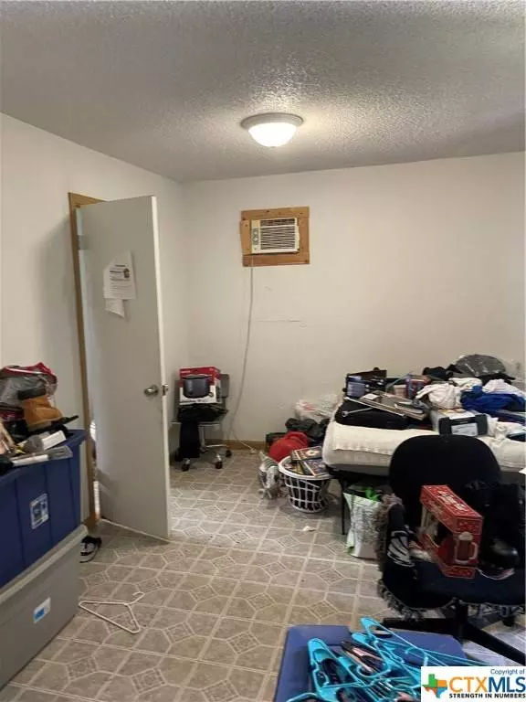 5026 Golden Leaf LN, San Marcos, TX 78666